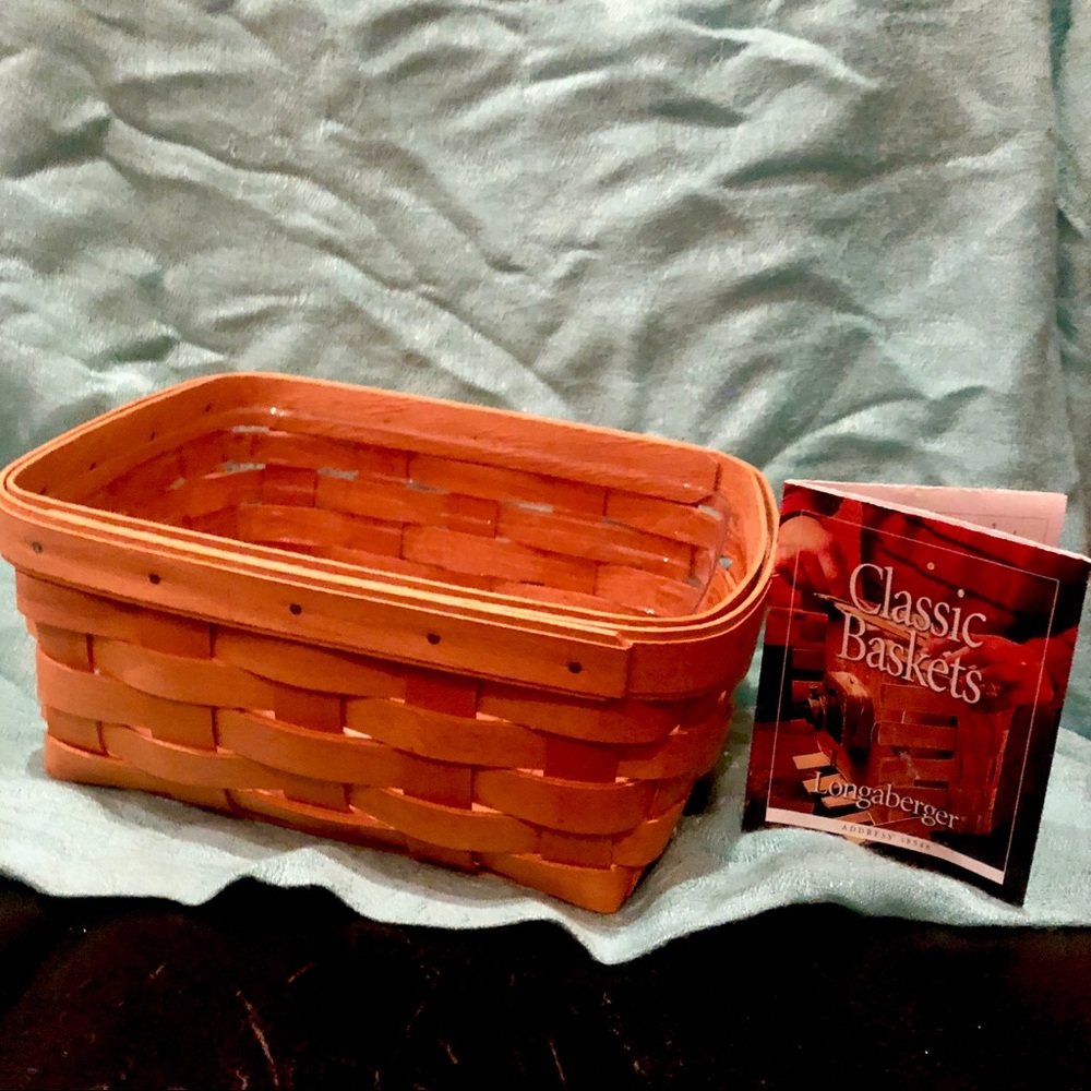 LONGABERGER CLASSIC HANDWOVEN BASKET